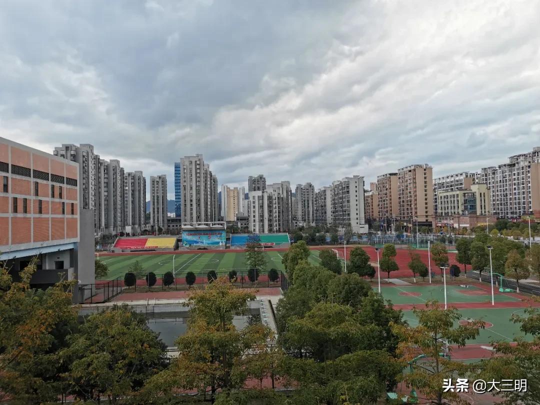 三明二中列东中学分校,三明市列东中学有分重点班吗