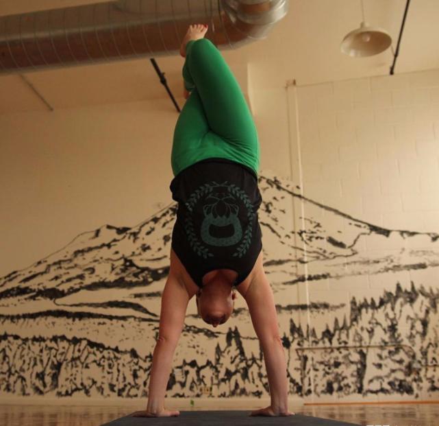 瑜伽倒立的几种方法,瑜伽倒立从另一个角度看世界