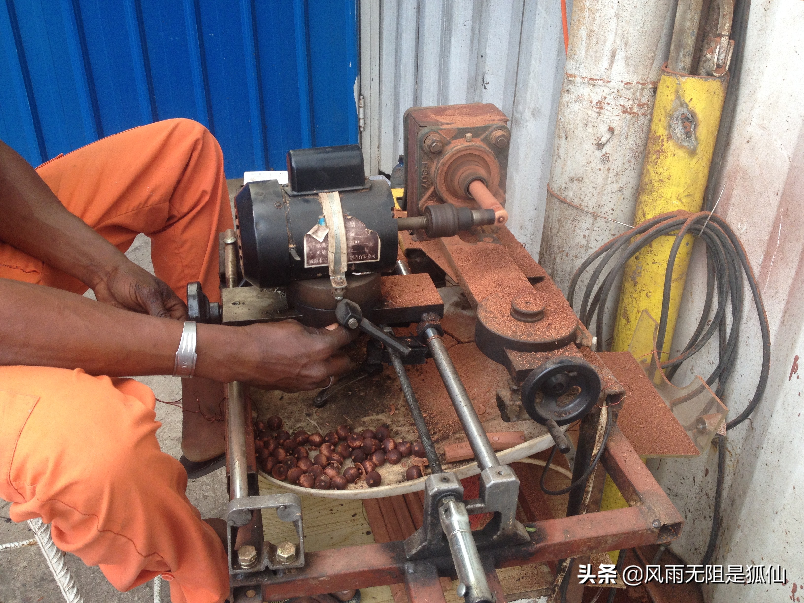 安哥拉黑人兄弟做手串回忆我在非洲安哥拉的日子46