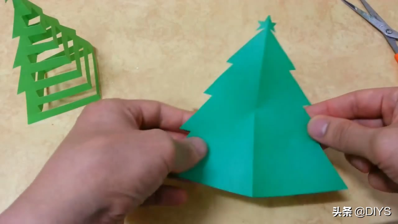 手工剪纸圣诞树需要什么材料,圣诞树剪纸手工8-10岁