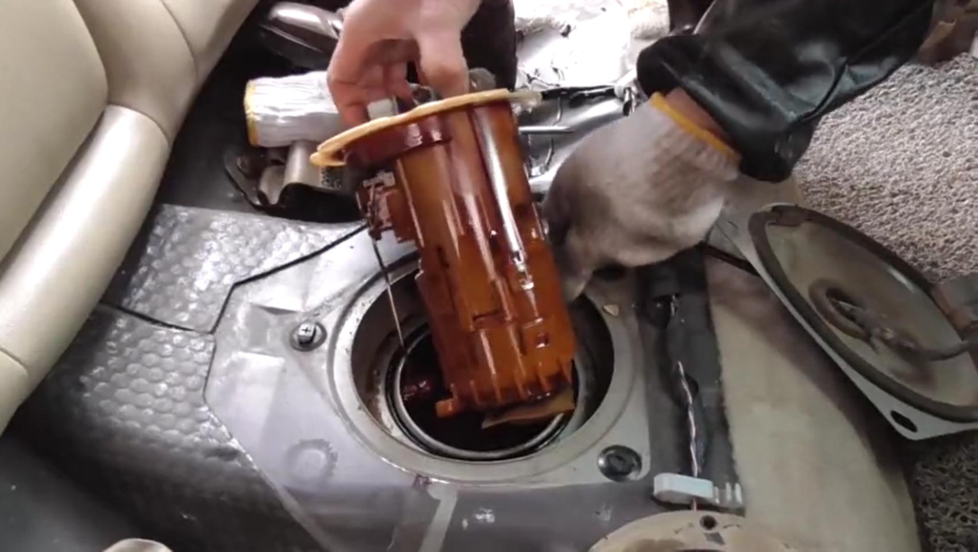 汽车油箱隐藏位置,汽车油箱上的小技巧有哪些