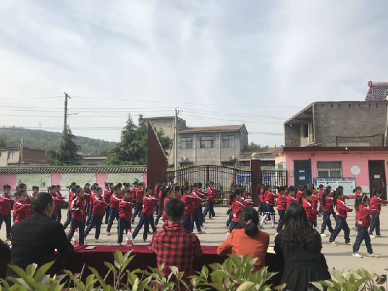 全校队列队形展示,课堂常规队列队形展示比赛视频