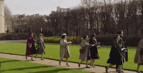 弃出轨前夫再惹桃花，纽约名媛离婚爆红，5000套美裙包裹励志大戏