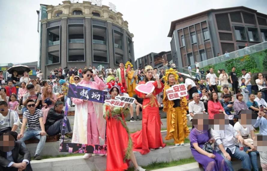 号外!重庆网红磁器口旁惊现无人区,网红打卡地缘何沦为空城?