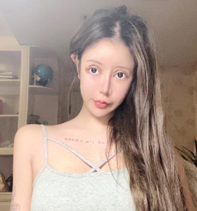 13岁女孩整成芭比,花170万整容成美少女