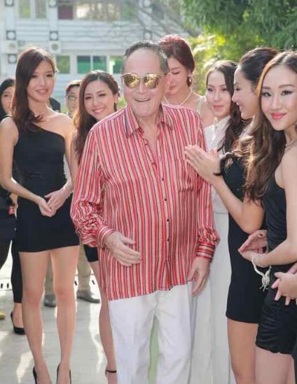 10位“浪荡”的富二代，个个换女友如换衣服，王思聪只是小萌新