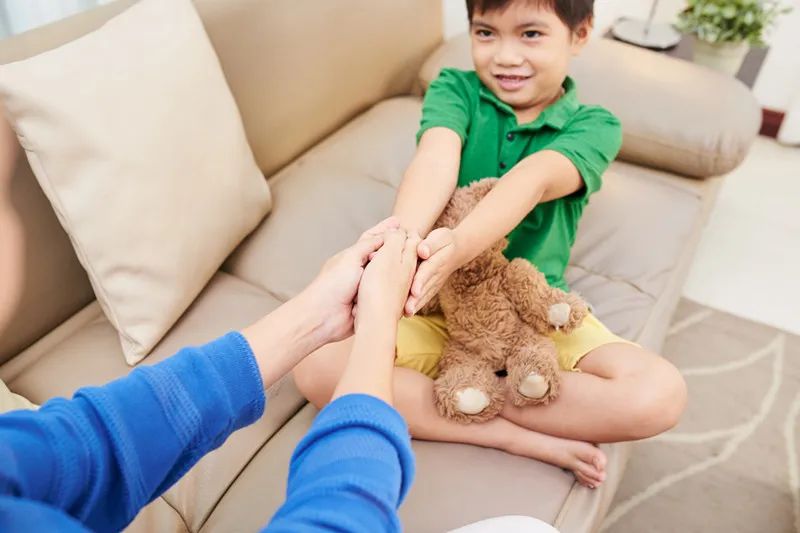 12岁变声期怎么让声音变好听,变声期怎样让嗓音变得好听