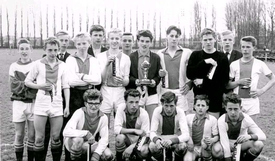 小梁观世界丨绿茵场里的“橙色闪电”