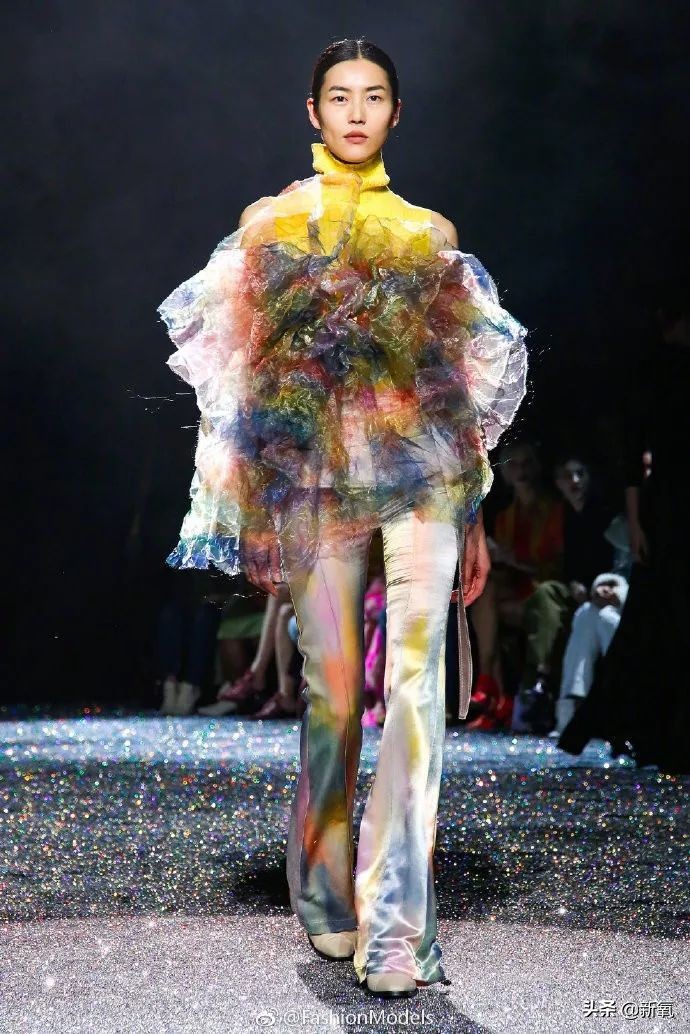 刘雯私服穿露腰装,刘雯的穿搭真的是太时尚了