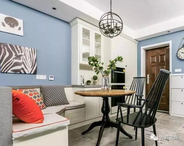 家里人少餐桌买圆还是方,小户型客厅小怎么选餐桌