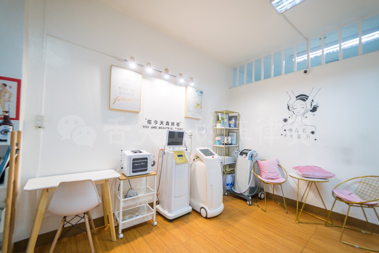 90后美女开了一家美容院,90后美女开直营店