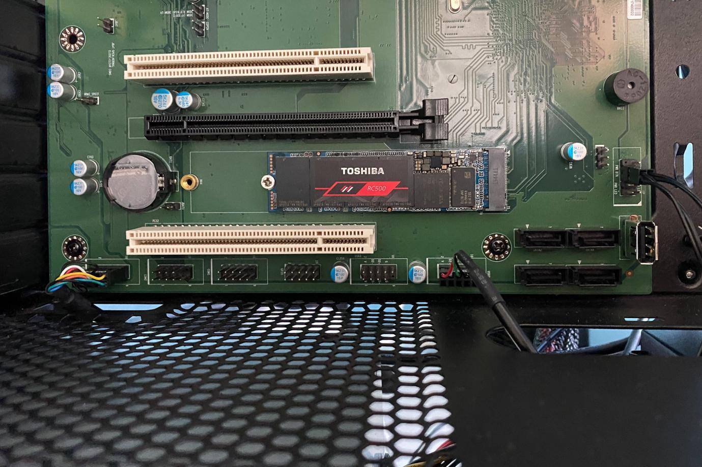 cpu可以装在任何主板上吗,cpu只要插在主板上就不用拔了吧