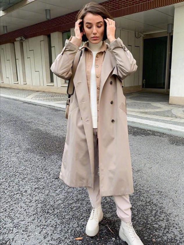 今秋火了一种外套,杏色风衣长款的最佳搭配