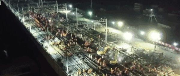 9个小时建一座火车站:吓懵老外的“中国速度”,却把我看哭了