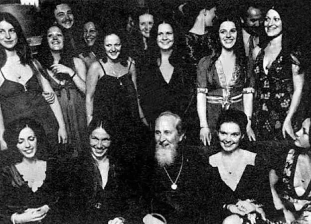 逼迫11岁少女当*奴性**、性侵女儿和儿媳、害死亲儿子…他却说这是“神的旨意”