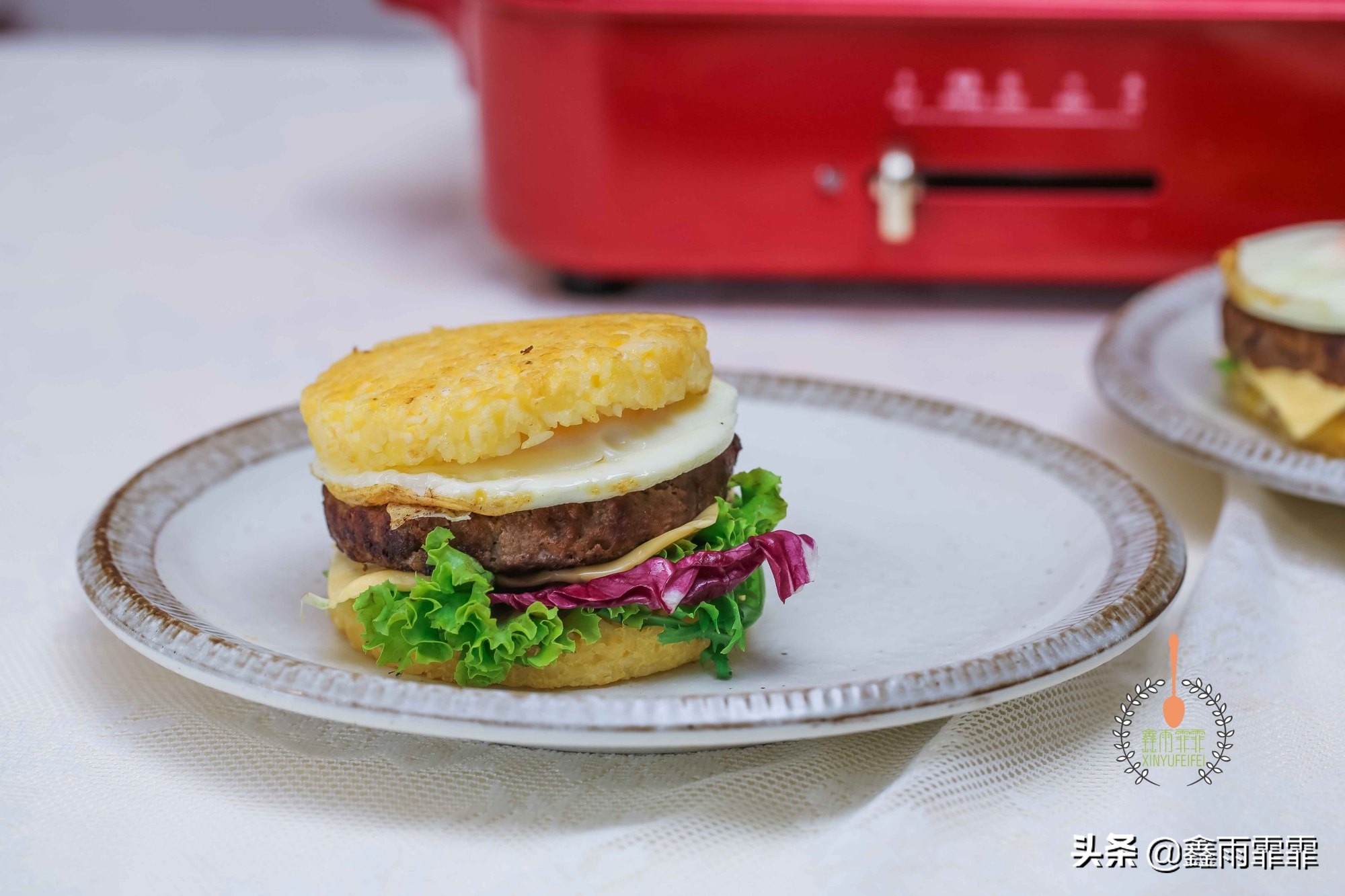 女儿最近迷上了美食,女儿喜欢吃汉堡