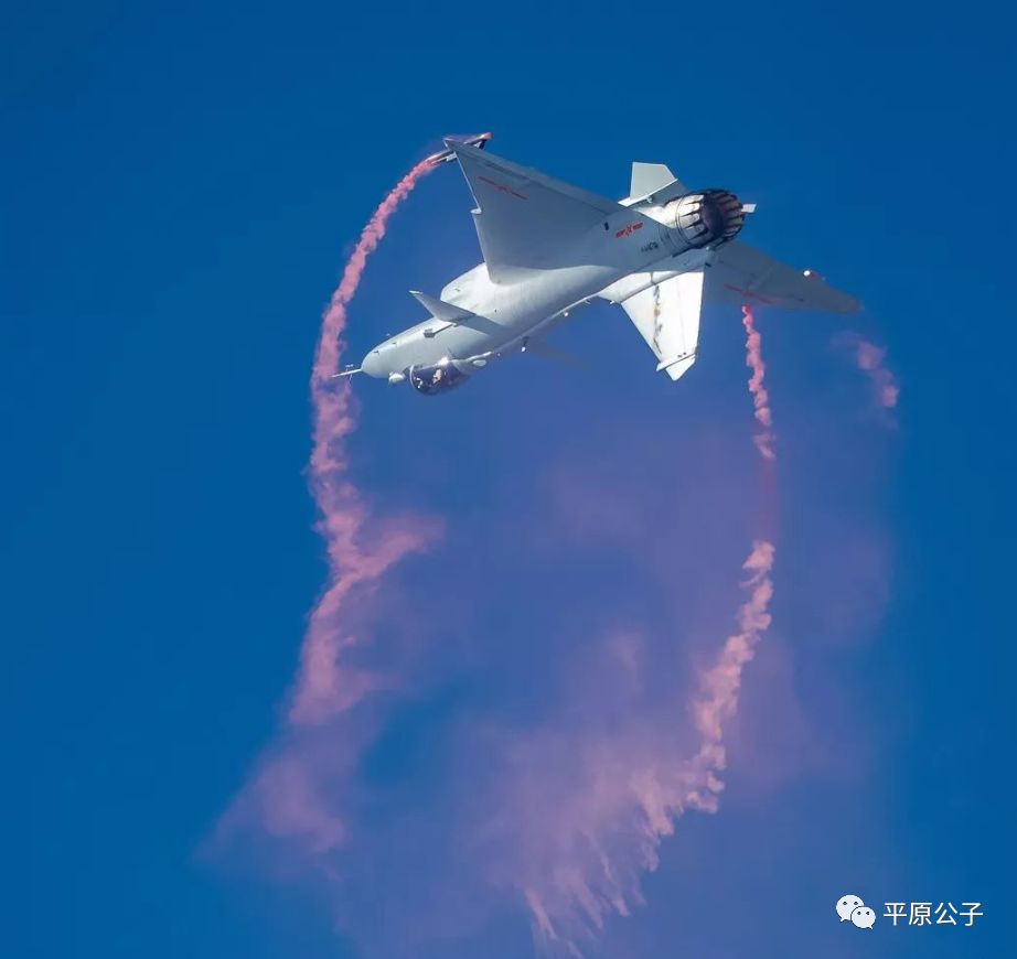 装备了矢量引擎的“新网红”，风头盖过了J20