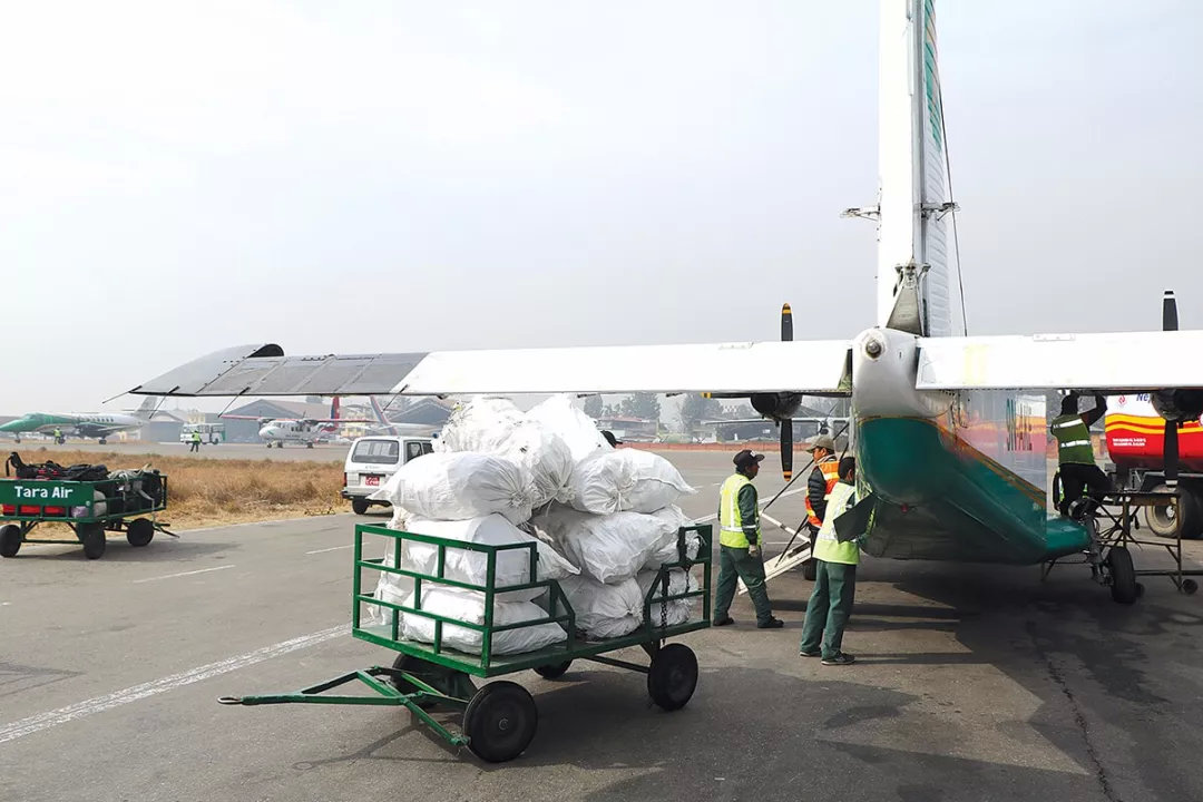 珠峰谣言,5人攀登珠峰坠崖2人遇难系谣言