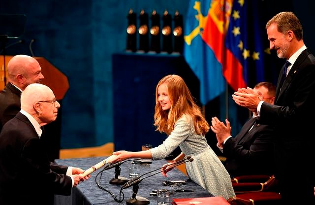 西班牙俩公主差几岁,西班牙公主两姐妹谁漂亮