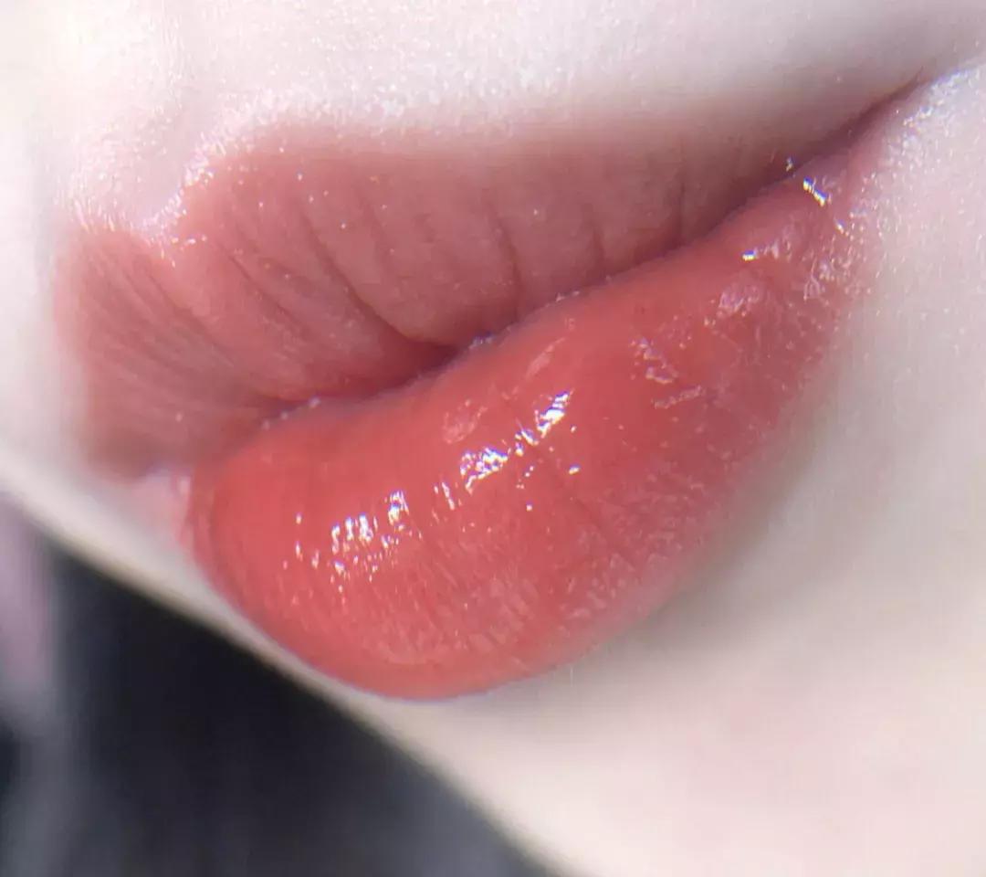 正确涂口红的视频,口红正确涂法不沾杯