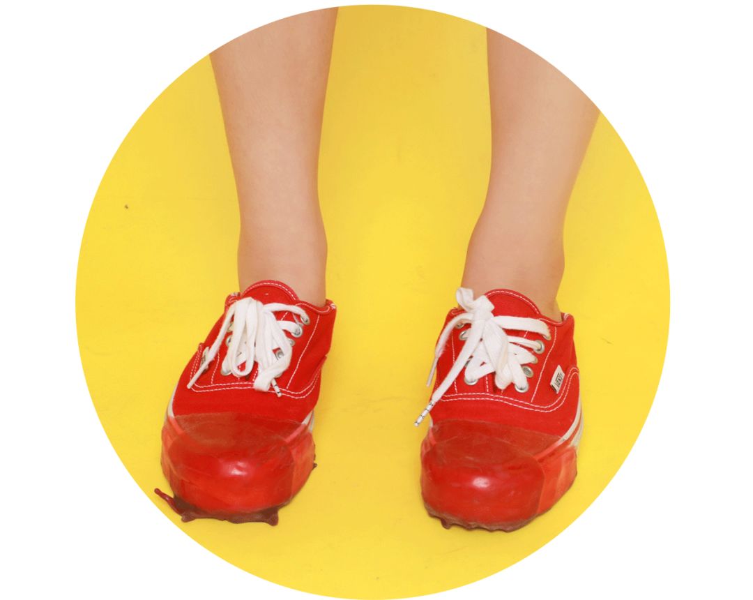 我花2000块抢到3双限量球鞋,还送了一个包...