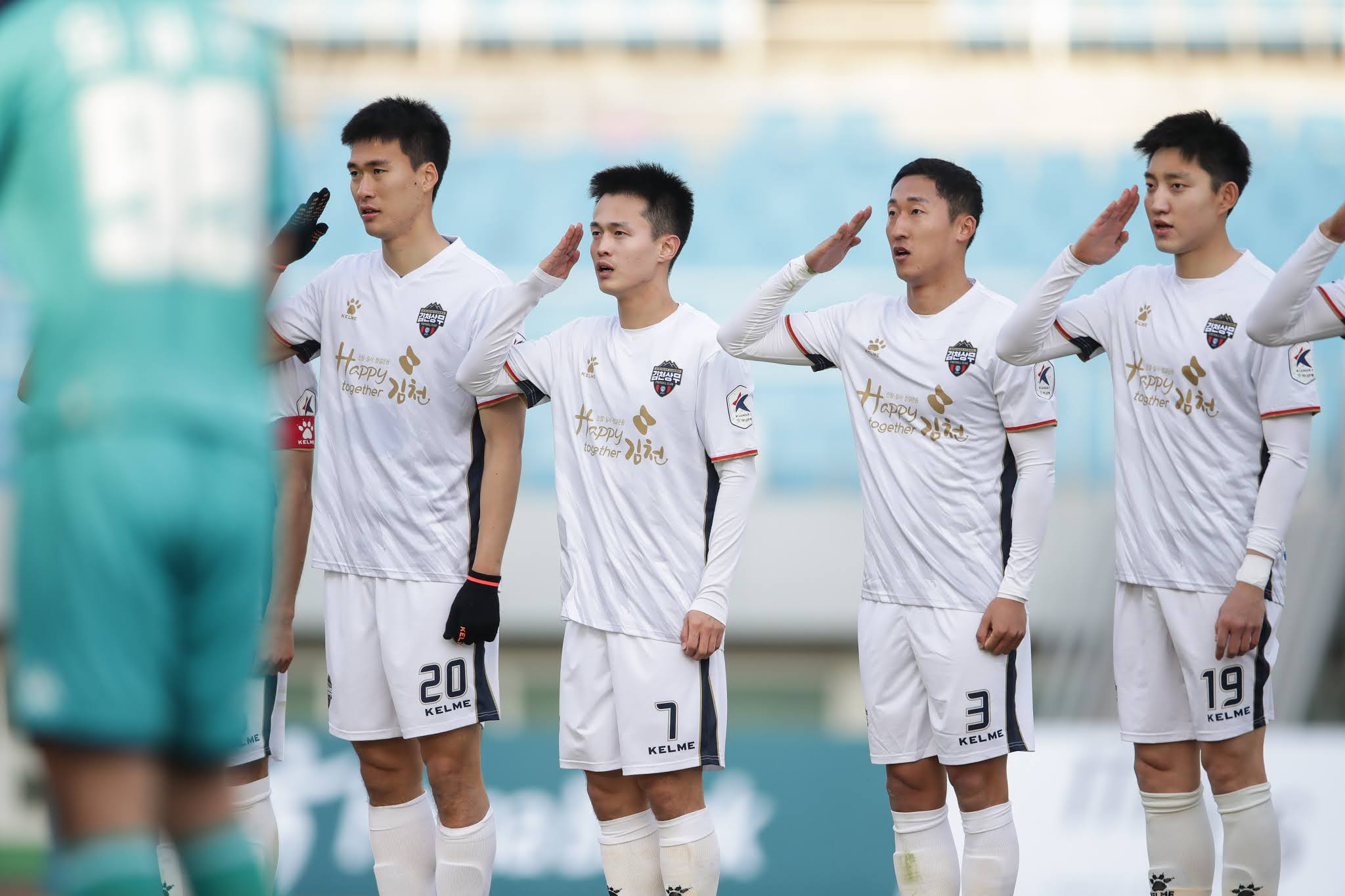 树不怕风摇动树正何愁月影斜,根深不怕风动摇树正何愁月影斜