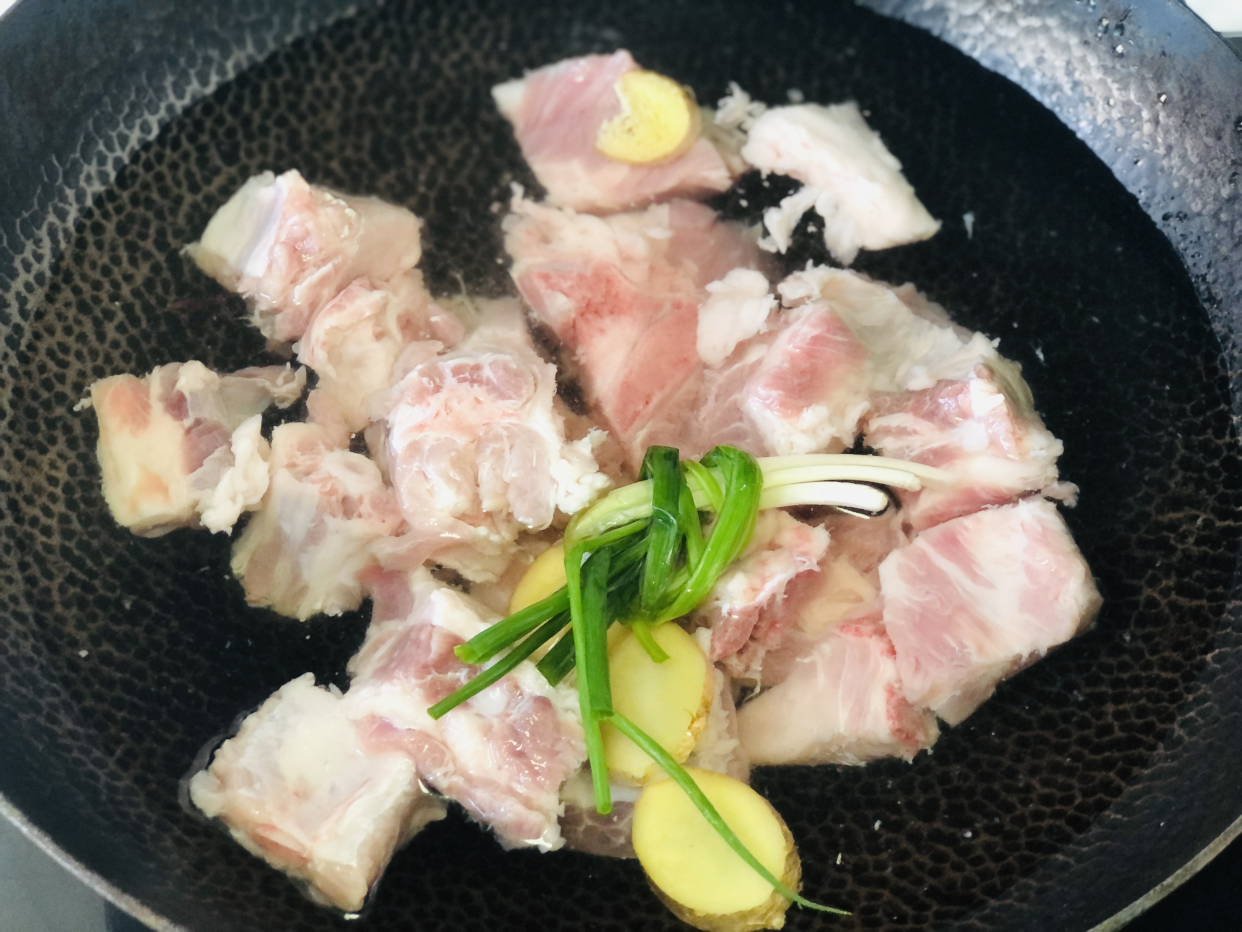 做冬瓜排骨汤要不要放桂皮,做冬瓜排骨汤排骨要用冷水泡多久