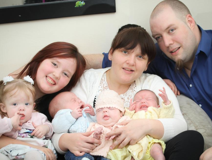 孕妇剖腹产生下双胞胎被惊呆,孕妇怀四胞胎大圆球孕肚引人热议