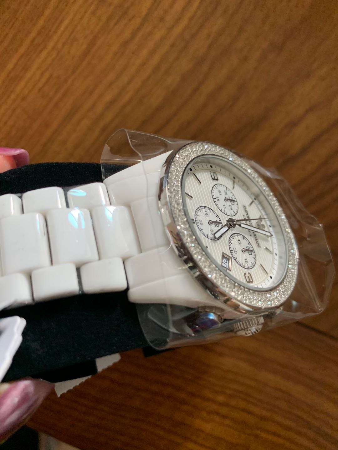 阿玛尼女表满天星1840价格是多少,手表品牌女款平价阿玛尼红色