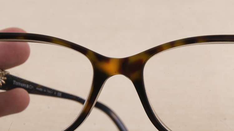 眼镜坏了用哪种胶才能粘好,眼镜坏了可以用啥胶粘