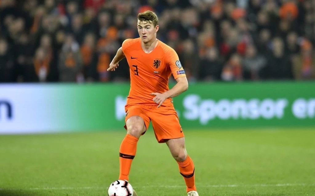 19岁荷兰球星,荷兰19岁小将加盟拜仁
