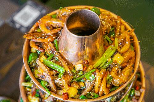 火爆襄阳的3层“壕锅”来袭！还有360°满到爆的龙虾牛蛙双子塔！