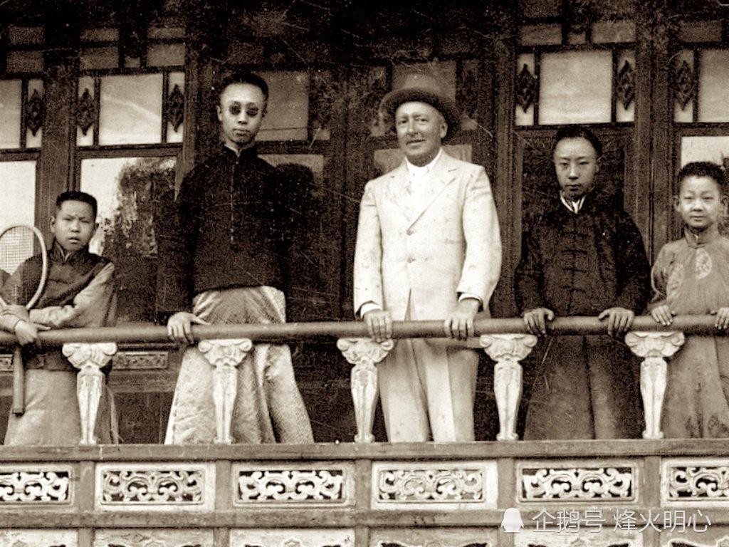 清朝第一任皇帝溥仪的结局,清朝皇帝溥仪传奇人生