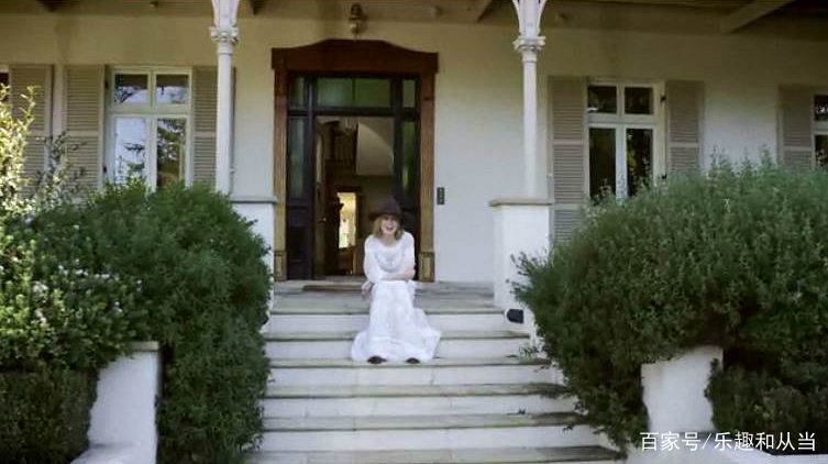 看看女神妮可和米兰达的豪宅，高级感的家都有这个特点