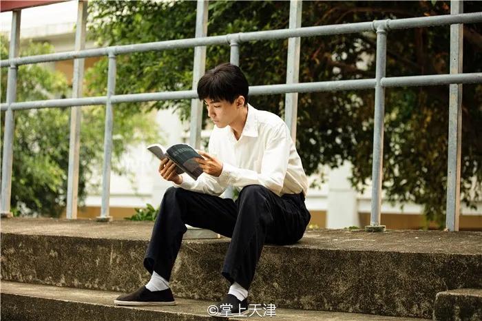 00后的小朋友喜欢90后的姐姐,00后小姑娘爱上80后中年大叔