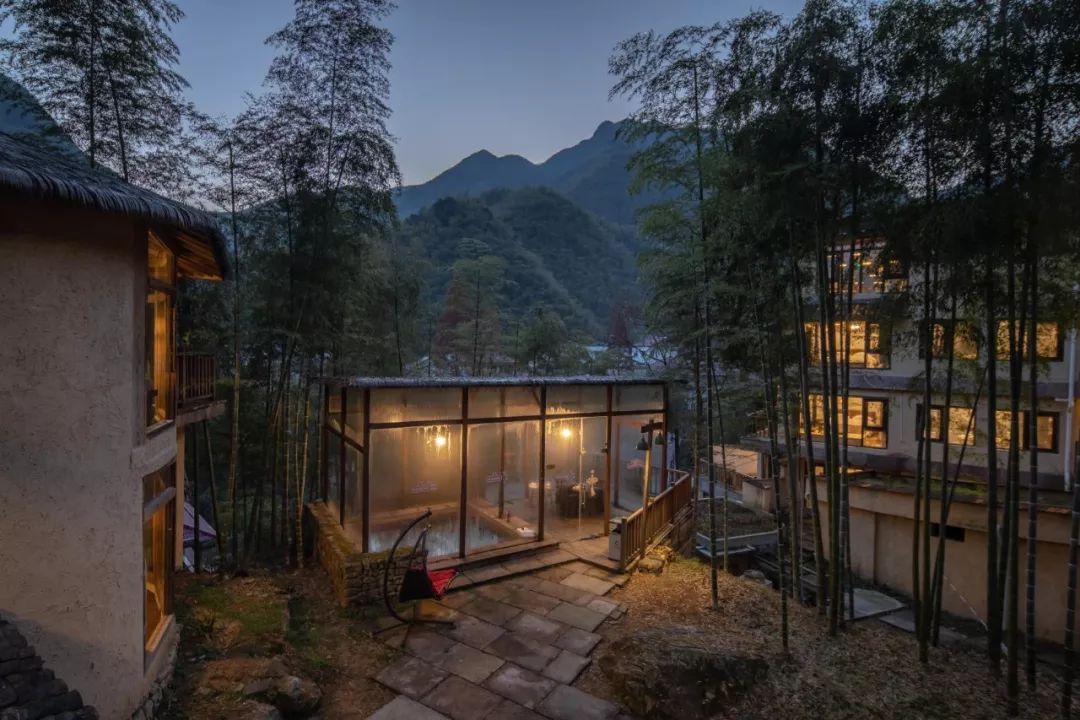 最美的民宿隐藏在森林云海,观光玻璃栈道民宿