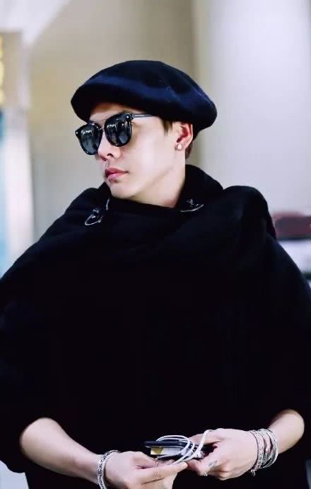 天气冷不想扎头发怎么办,热天洋气又凉快的帽子