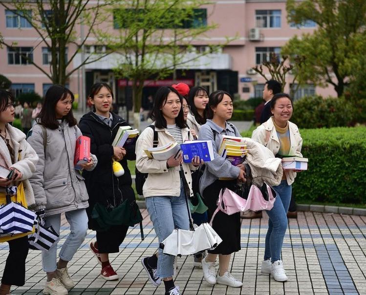 大学里的“私下交易”，看似方便了生活，实际可能耽误自己的未来