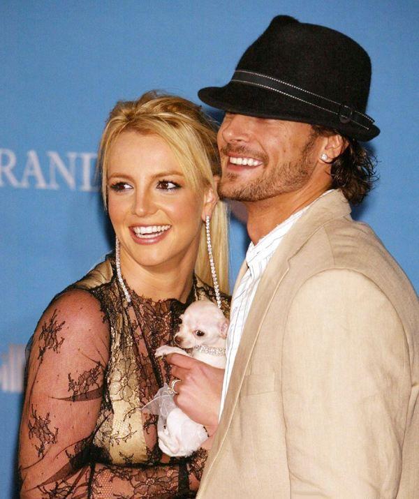 小甜甜布兰妮被父亲监禁13年,小甜甜布兰妮被父亲囚禁12年