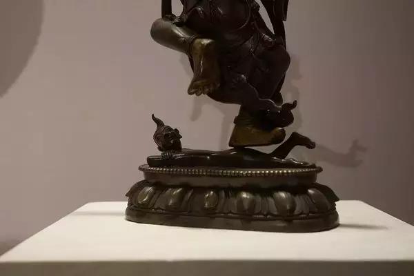 清代铜鎏金佛像的鉴定,清代铜鎏金无量寿佛像