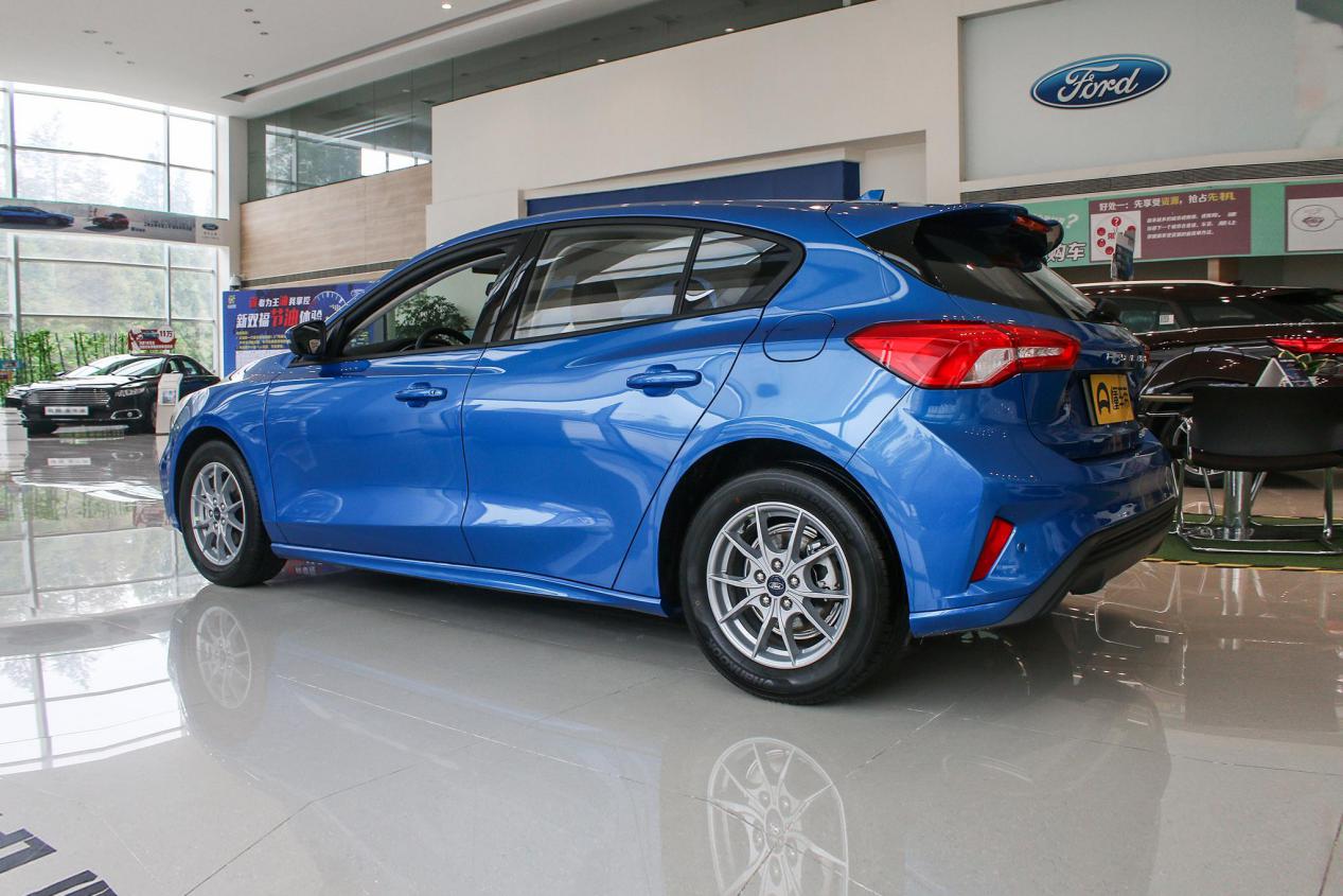 福克斯两厢三缸发动机怎么样,福克斯两厢1.0t三缸值不值得购买