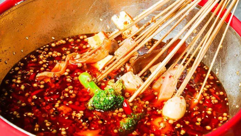 Wow~穿红衣就免单117！这家店到底什么来头！