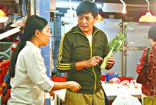 买二手衣服回家补、一张椅子用18年，这8位明星，有钱也没乱花