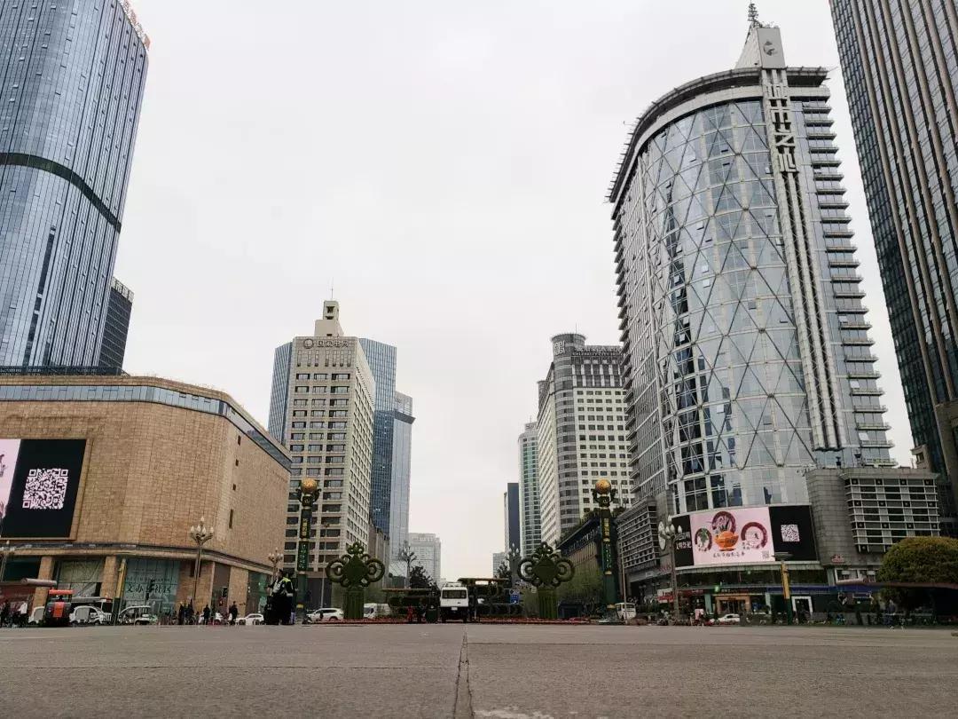 逮个成都人问成都在哪儿，没人回答得起