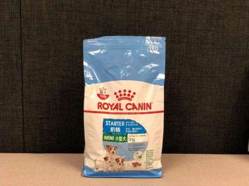 幼犬喂奶糕还是狗粮,一个月的狗狗如何喂食奶糕粮