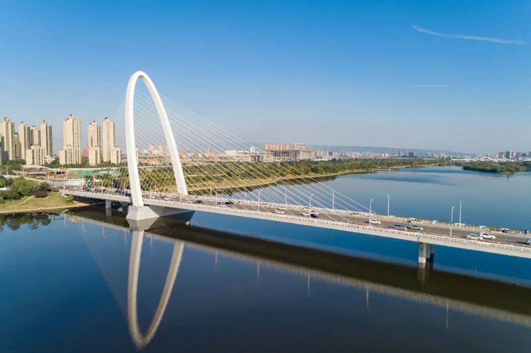 央视新闻直播西安夜景,央视直播西安奥体中心