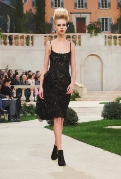 chanel香奈儿1995年时装秀,chanel香奈儿2015高级时装秀