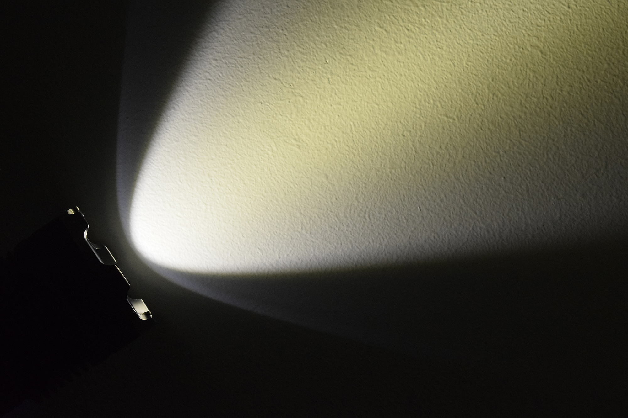 600流明户外手电,65000流明户外泛光手电