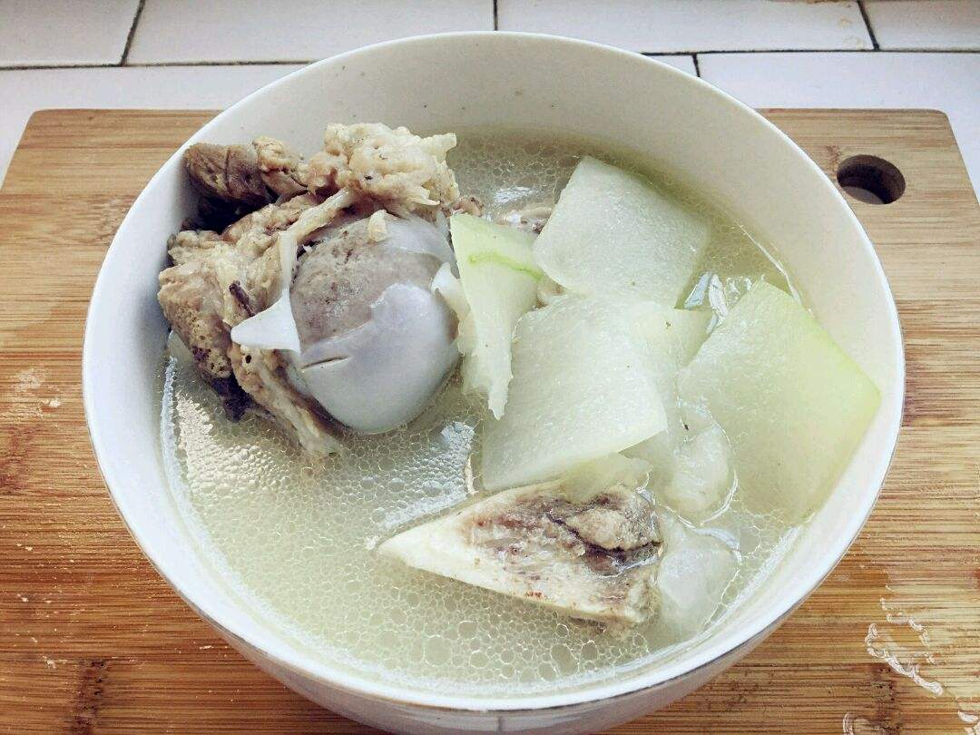 炖骨头汤到底要不要焯水,炖骨头汤为什么会有浮沫