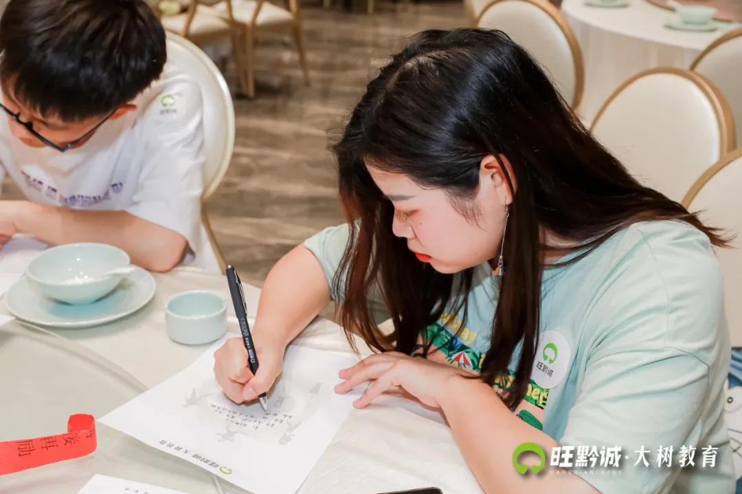 奖学金颁奖典礼完满结束主持稿,考试表彰大会进步奖怎么才能拿到